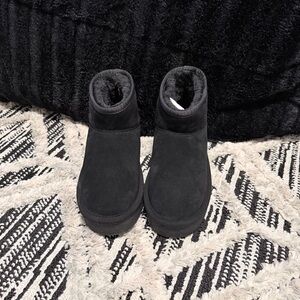 Steve Madden Black Moccasins